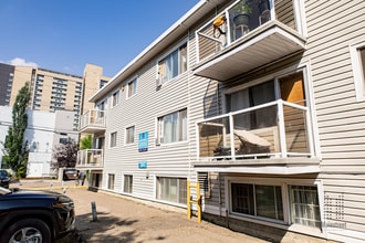 McCam 4 Apartments in Edmonton, AB - Building Photo - Building Photo