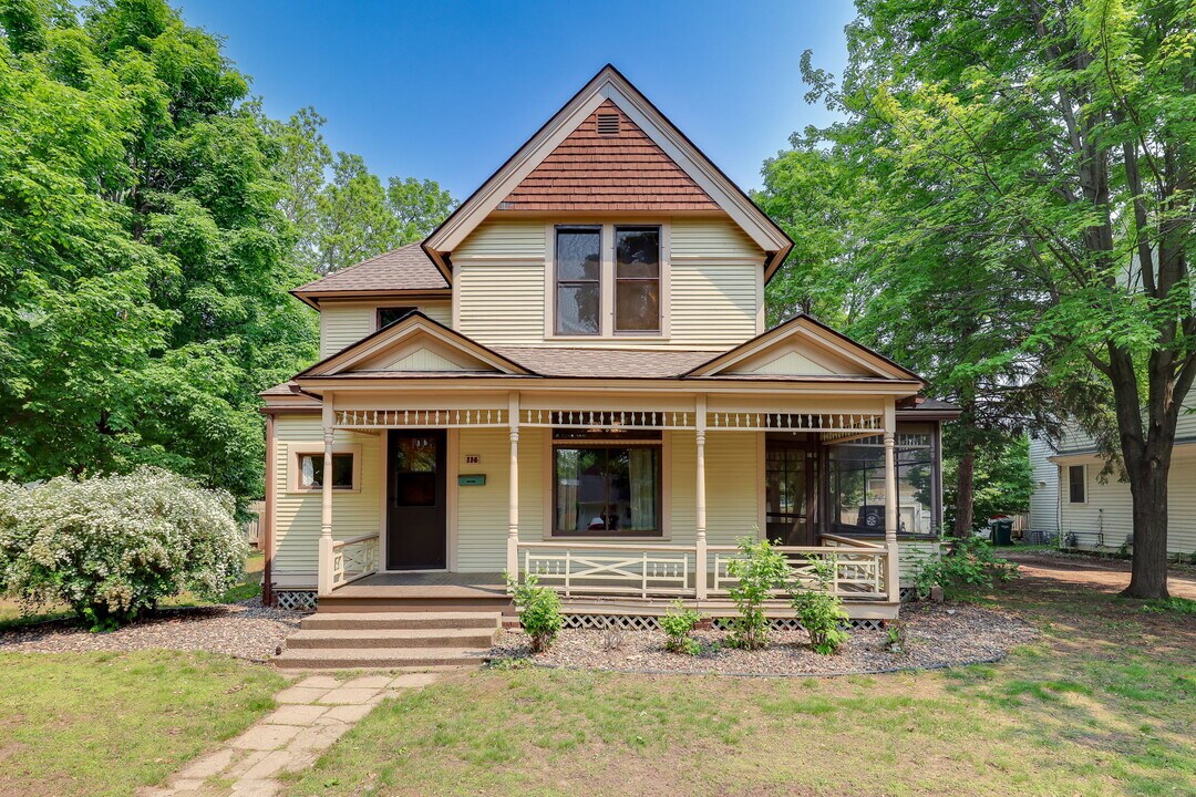 116 N 4th St in River Falls, WI - Building Photo