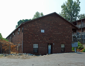 1410 ACADEMY ST in Winston-Salem, NC - Foto de edificio - Building Photo