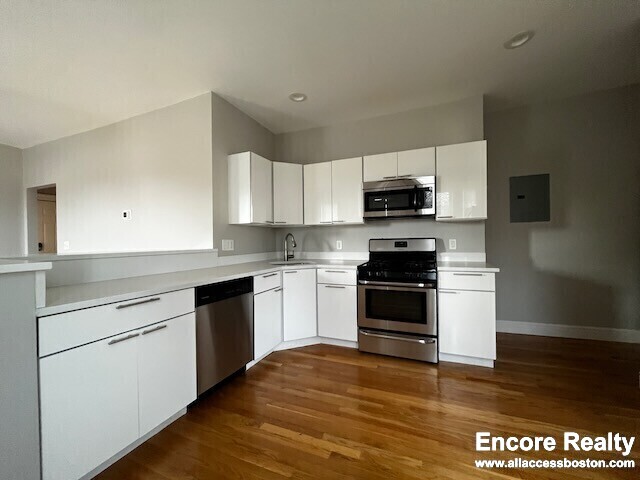 167 Hampshire St, Unit 7 in Cambridge, MA - Building Photo