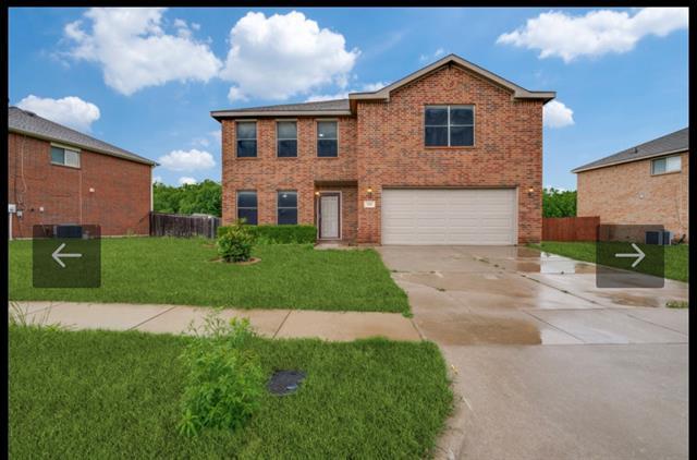 925 Blue Sky Dr in Arlington, TX - Building Photo