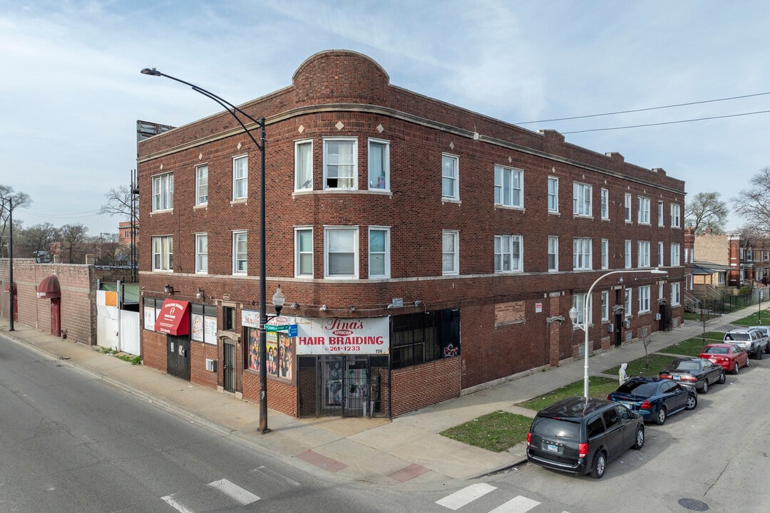 722-724 N Cicero Ave in Chicago, IL - Building Photo