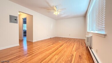 132 Ramsey Park Ct in Ramsey, NJ - Building Photo - Building Photo