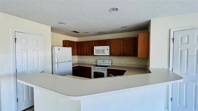 2464 Hassonite St in Kissimmee, FL - Building Photo - Building Photo
