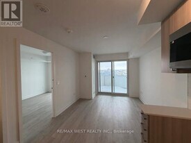 1010 Sandy Beach Rd in Pickering, ON - Building Photo