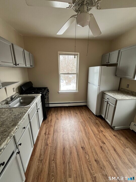 45 S Whiting St in New Britain, CT - Building Photo