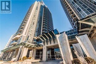 5793 Yonge St in Toronto, ON - Building Photo