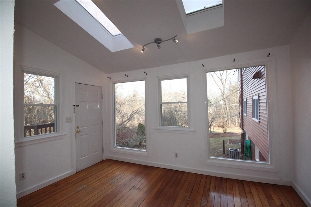 16 Middlesex St in Chelmsford, MA - Building Photo