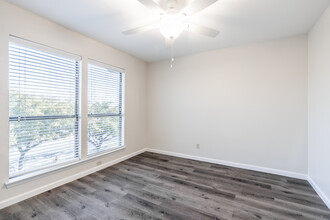 Rockwood Apartments in Austin, TX - Building Photo - Interior Photo