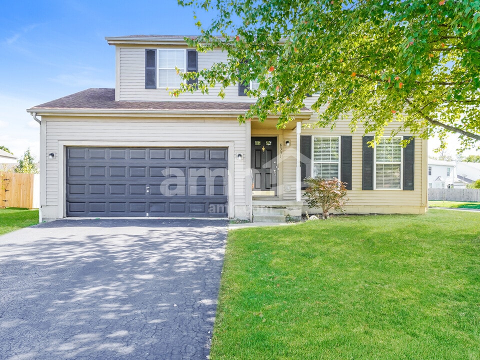 8331 Priestley Dr in Reynoldsburg, OH - Building Photo