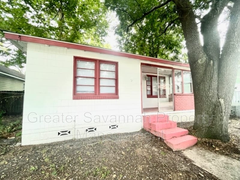 1312 Love St in Savannah, GA - Building Photo