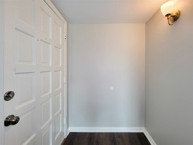 6439 Oaknut Dr in Houston, TX - Building Photo - Building Photo