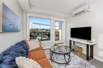 Queens Garden Apartments in Duncan, BC - Building Photo - Building Photo