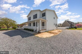 102 Gerber Dr in Fredericksburg, VA - Foto de edificio - Building Photo