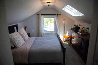 1682 S 40th St in Tacoma, WA - Foto de edificio - Building Photo