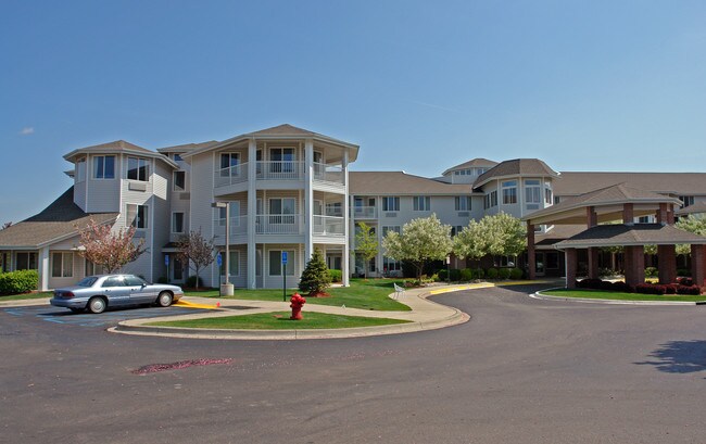 Independence Village of Waterford in Waterford, MI - Foto de edificio - Building Photo