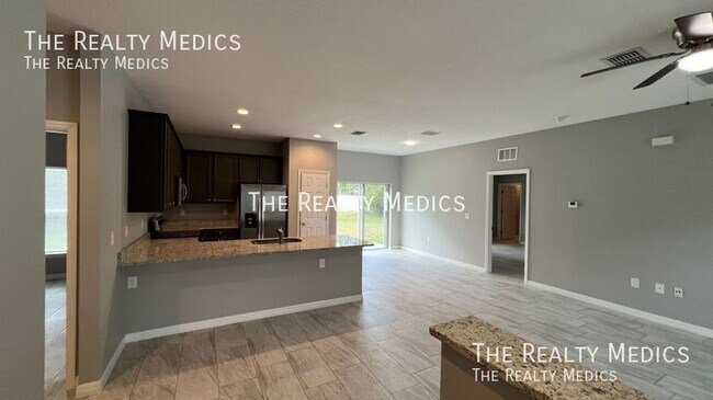 674 Toni St SW in Palm Bay, FL - Building Photo - Building Photo