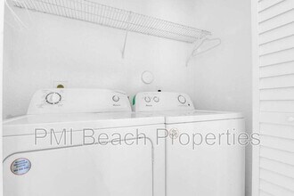 13729 Yarmouth Dr in Wellington, FL - Building Photo - Building Photo