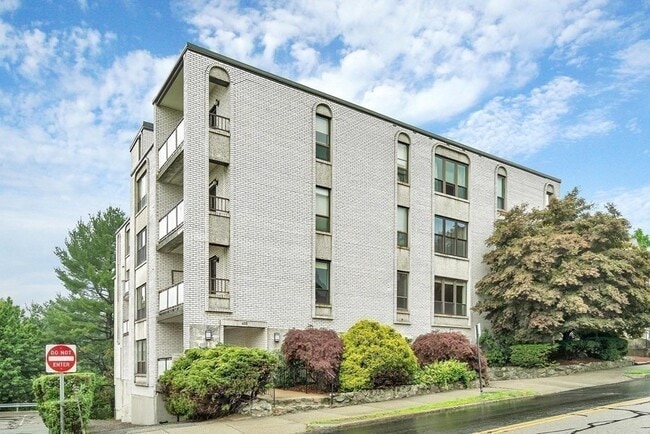 405 Langley Rd in Newton, MA - Building Photo - Building Photo