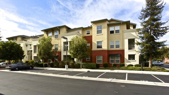 Villa Solera in San Jose, CA - Building Photo - Building Photo