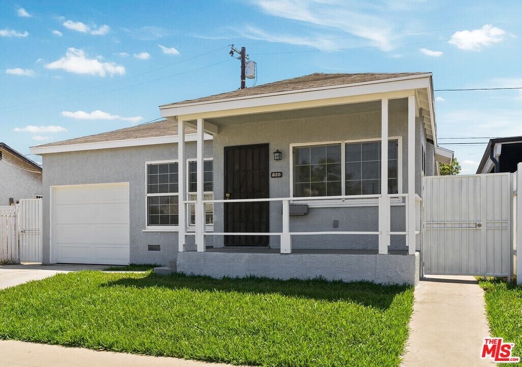 820 W 98th St in Los Angeles, CA - Building Photo