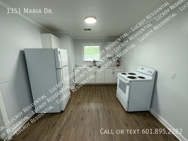 1351 Maria Dr in Jackson, MS - Building Photo - Building Photo