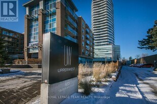 485 Richmond Rd in Ottawa, ON - Building Photo