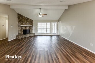 10811 Forest Leaf Dr in Sugar Land, TX - Building Photo - Building Photo