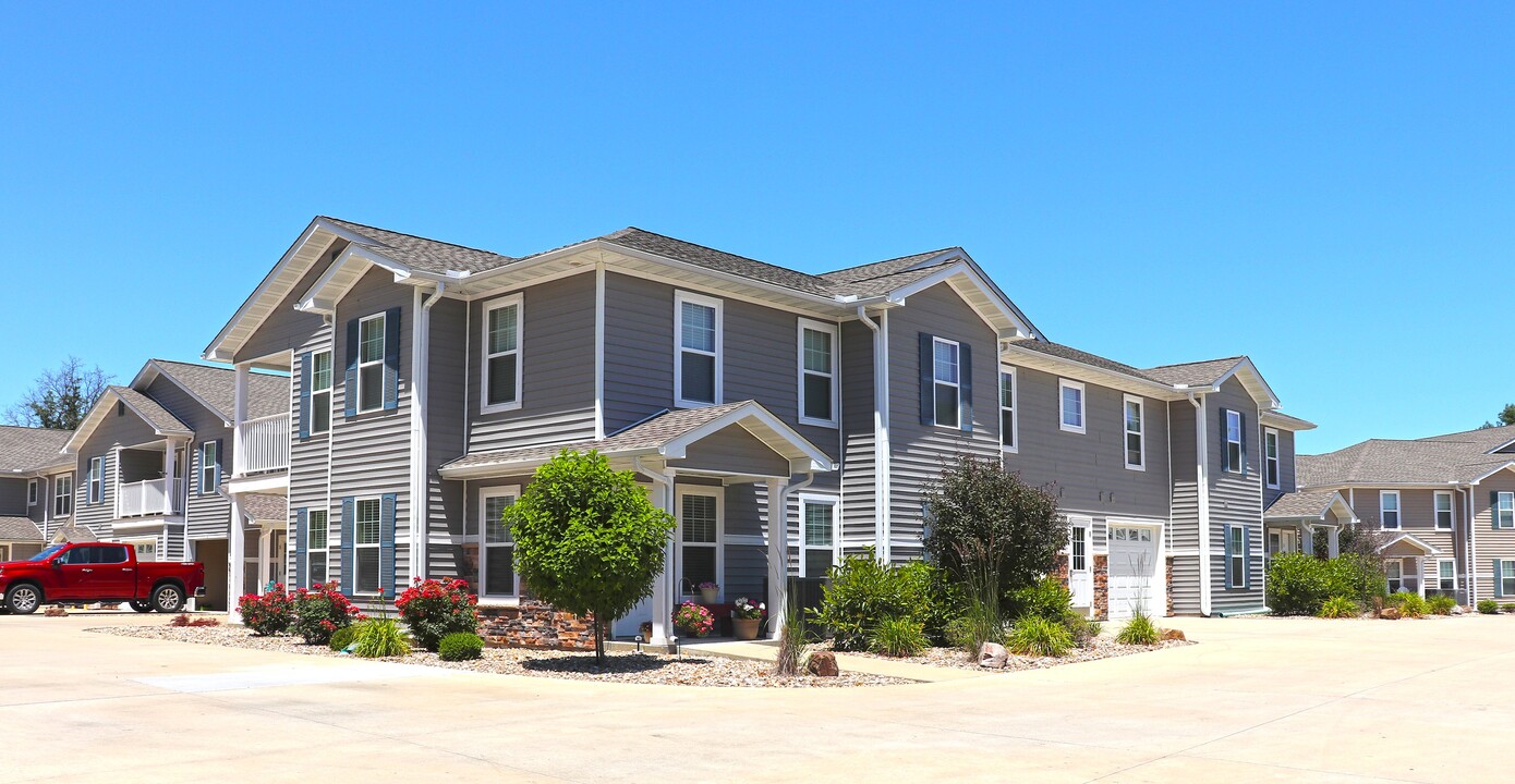 Renaissance Hills in Mount Vernon, IL - Building Photo