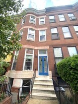 3043 St Paul St in Baltimore, MD - Building Photo