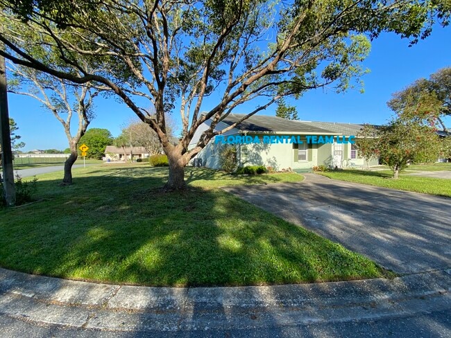 2849 Westmoreland Ct in New Port Richey, FL - Building Photo - Building Photo