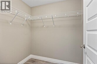 955 Ouellette Ave in Windsor, ON - Building Photo - Building Photo