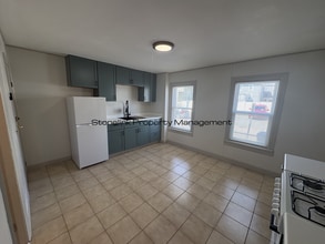 111 Johnson St in Pawtucket, RI - Building Photo - Building Photo