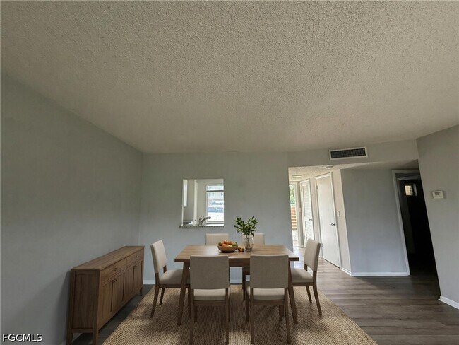 1920 W Lakeview Blvd in North Fort Myers, FL - Building Photo - Building Photo