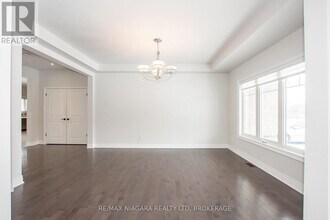 7161 Lionshead Ave in Niagara Falls, ON - Building Photo - Building Photo