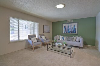 6265 N Colonial Ave in Fresno, CA - Building Photo - Building Photo