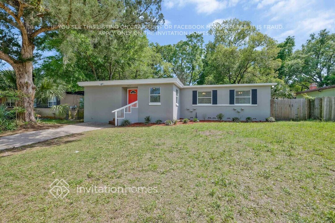 6810 Gaillardia Rd S in Jacksonville, FL - Building Photo