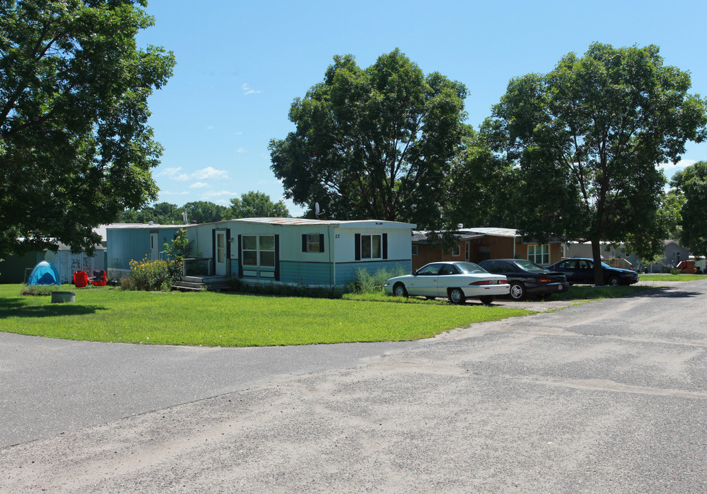 Country View Court in Somerset, WI - Building Photo