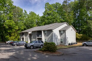 Roswell Oaks in Roswell, GA - Building Photo