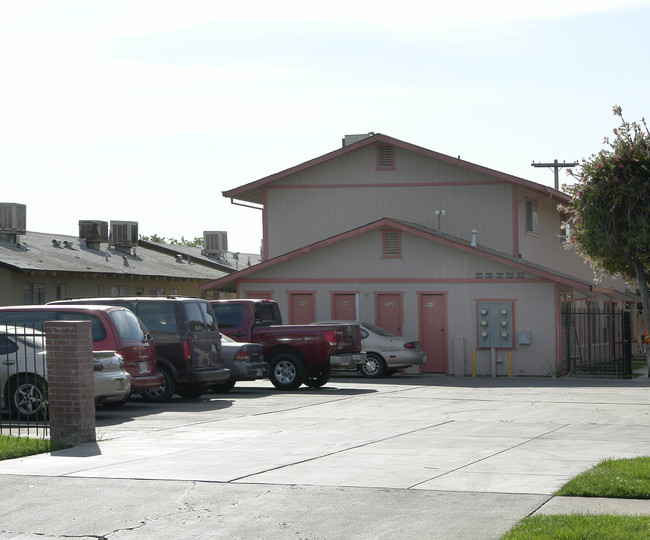 K Street Apartments in Merced, CA - Building Photo - Building Photo