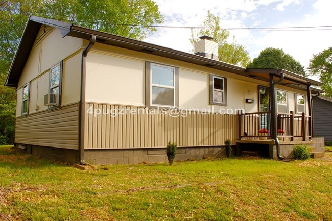 107 W Newcomb Rd in Oak Ridge, TN - Building Photo - Building Photo