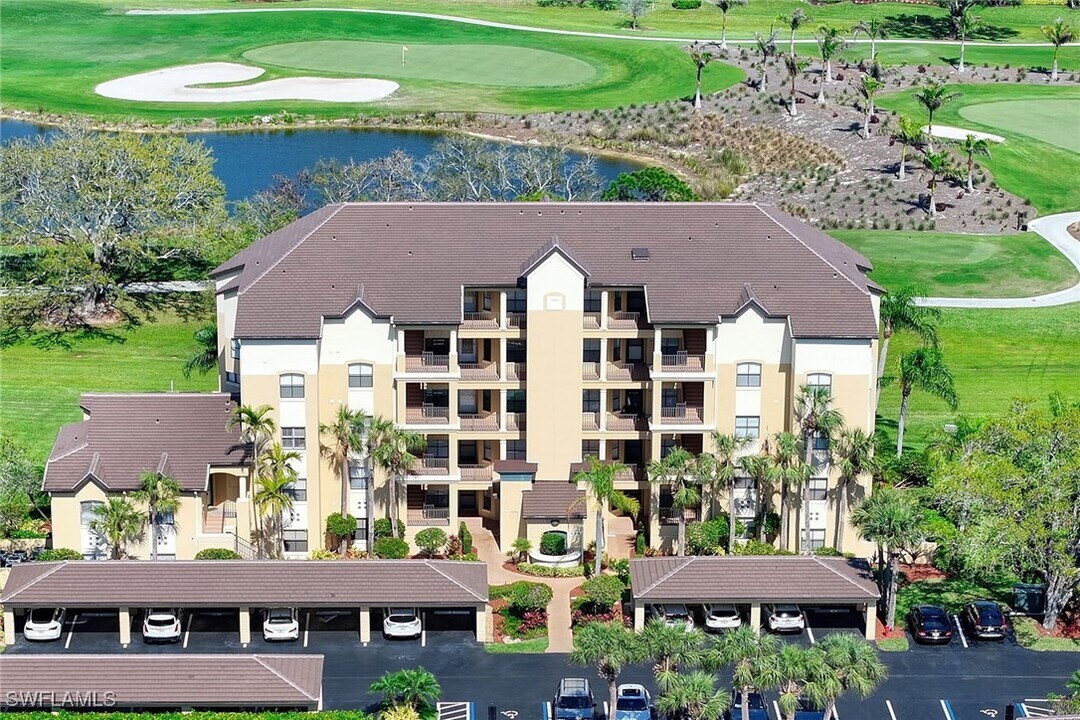 220 Vintage Cir in Naples, FL - Building Photo