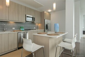 250 Central Park Ave in Hartsdale, NY - Building Photo - Building Photo