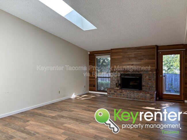 2722 Cambridge Dr in Steilacoom, WA - Building Photo - Building Photo