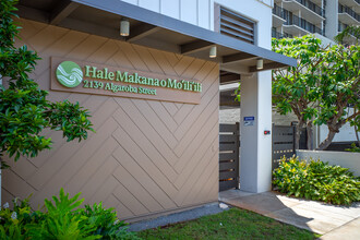 Hale Makana O Moiliili in Honolulu, HI - Building Photo - Building Photo