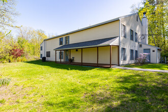 Brookside Commons in Durham, NH - Foto de edificio - Building Photo