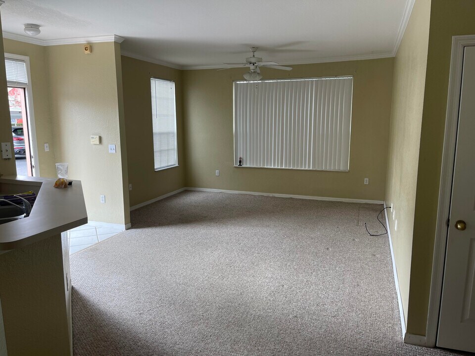 9558 Lake Chase Island Way in Tampa, FL - Building Photo
