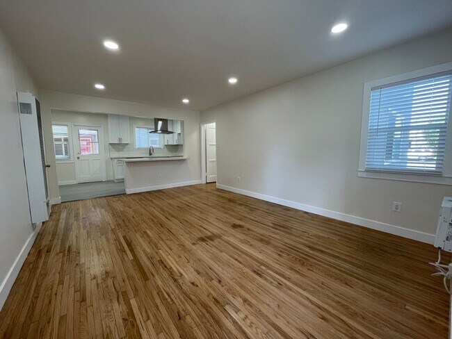 11402 Washington Pl, Unit Unit A in Los Angeles, CA - Building Photo - Building Photo