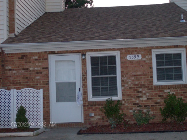 5559 Lynbrook Landing