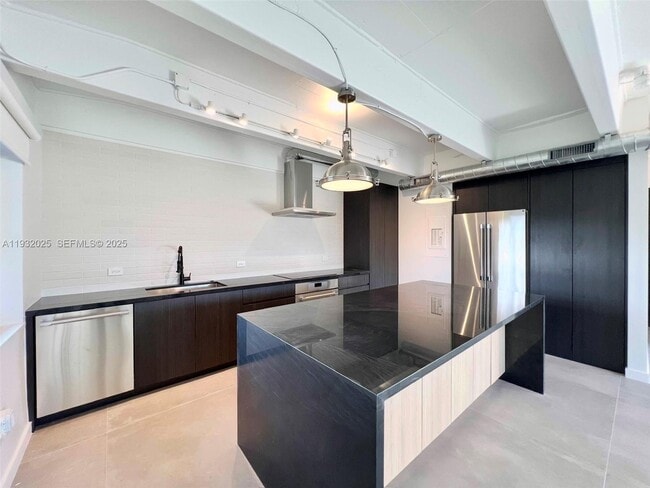 6815 Edgewater Dr in Coral Gables, FL - Building Photo - Building Photo